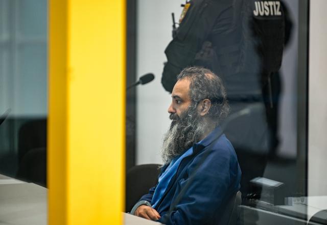 17 November 2025, Saxony-Anhalt, Magdeburg: Defendant Taleb al-Abdulmohsen sits in a bulletproof glass box at Magdeburg District Court during the trial. The public prosecutor's office is accusing the man from Saudi Arabia of 338 counts of attempted murder. On December 20, 2024, Taleb al-Abdulmohsen drove into a crowd of people at Magdeburg's Christmas market, killing 6 and injuring more than 300 people. Photo: Heiko Rebsch/dpa