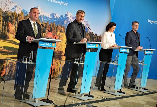 17 November 2025, Bavaria, Munich: (L-R) Hubert Aiwanger, Bavarian Minister of State for Economic Affairs, Regional Development and Energy, Markus Soeder, Minister President of Bavaria, Dorothee Baer, German Minister for Research, Technology and Space and Markus Blume, Bavarian Minister of State for Science hold a press conference at the Bavarian State Chancellery following the Start-up and Technology Summit hosted by Bavarian Minister President Markus Soeder with representatives from politics, business and science. Photo: Malin Wunderlich/dpa