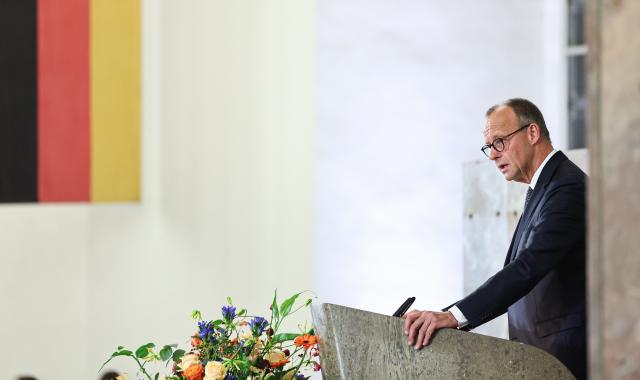 17 November 2025, Hesse, Frankfurt_Main: Germany's Chancellor Friedrich Merz speaks at the event where banker Friedrich von Metzler is posthumously honored with the "European Banker" award. Photo: Hannes P. Albert/dpa