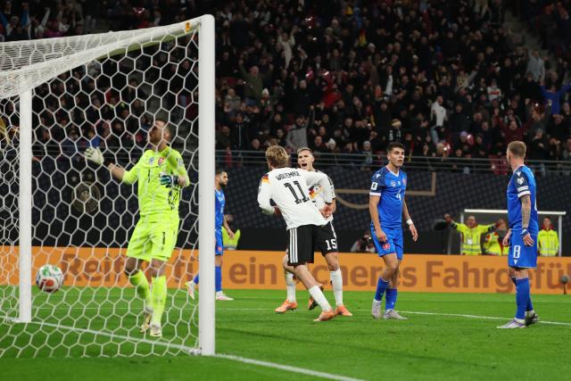 17 November 2025, Saxony, Leipzig: Germany's Nick Woltemade (3rd L) celebrates with Nico Schlotterbeck after scoring his side's first goal of the game during the FIFA World Cup European qualifying match between Germany and Slovakia at Red Bull Arena. Photo: Christian Charisius/dpa