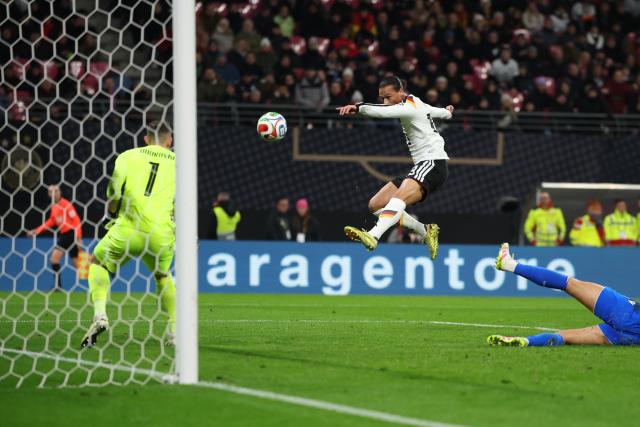 17 November 2025, Saxony, Leipzig: Germany's Leroy Sane (C) scores his side's fourth goal of the game during the FIFA World Cup European qualifying match between Germany and Slovakia at Red Bull Arena. Photo: Christian Charisius/dpa
