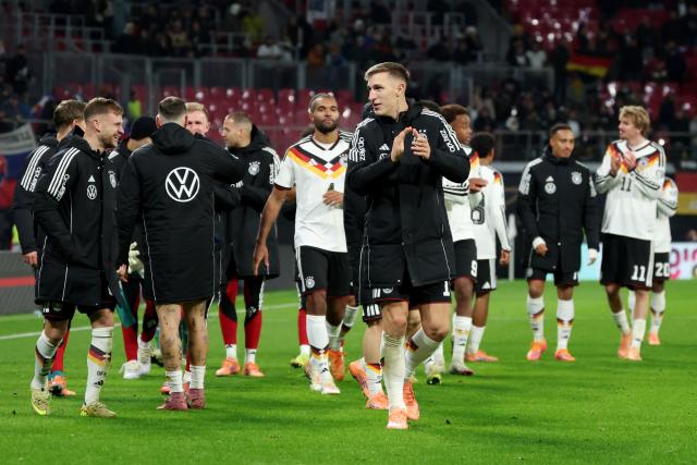 17 November 2025, Saxony, Leipzig: Germany's Joshua Kimmich (L), Nico Schlotterbeck (C) and their teammates cheer after the FIFA World Cup European qualifying match between Germany and Slovakia at Red Bull Arena. Photo: Christian Charisius/dpa