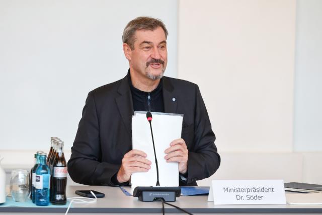 18 November 2025, Bavaria, Ansbach: Bavarian Minister President Markus Soeder speaks during a meeting of the Bavarian cabinet in the orangery of the Hofgarten Ansbach. Photo: Daniel Löb/dpa