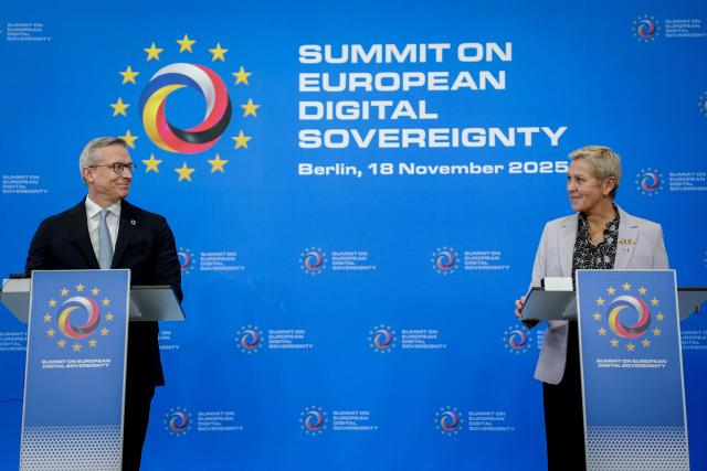 18 November 2025, Berlin: German Minister for Digitalization and State Modernization Karsten Wildberger (L) and French Minister for Artificial Intelligence Anne Le Henanff give a press conference at the European Digital Sovereignty Summit at the Euref Campus. Photo: Kay Nietfeld/dpa