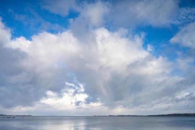 18 November 2025, Mecklenburg-Western Pomerania, Stralsund: Clouds move across the Strelasund off the island of Ruegen in Stralsund. Photo: Stefan Sauer/dpa