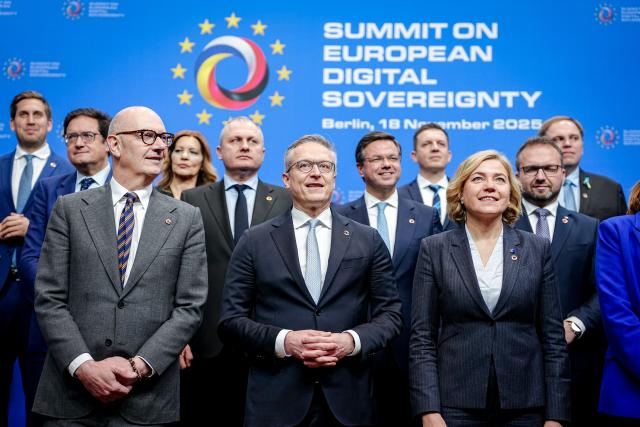 18 November 2025, Berlin: (Front l-r)Roland Lescure, Minister of Economy, Finance and Industrial and Digital Sovereignty of France, Karsten Wildberger (CDU), Federal Minister for Digitalization and State Modernization, and Henna Virkkunen, Executive Vice-President of the European Commission for Technical Sovereignty, Security and Democracy, stand together for a photo at the European Digital Sovereignty Summit at the Euref Campus. The summit is hosted by the German and French Digital Ministries. Photo: Kay Nietfeld/dpa