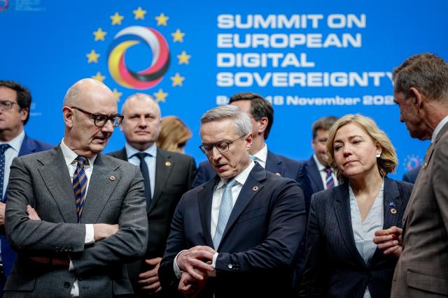 18 November 2025, Berlin: (L-R) Roland Lescure, Minister of Economy, Finance and Industrial and Digital Sovereignty of France, Karsten Wildberger, Federal Minister for Digitalization and State Modernization, and Henna Virkkunen, Executive Vice-President of the European Commission for Technical Sovereignty, Security and Democracy, stand together for a photo at the European Digital Sovereignty Summit at the Euref Campus. The summit is hosted by the German and French Digital Ministries. Photo: Kay Nietfeld/dpa