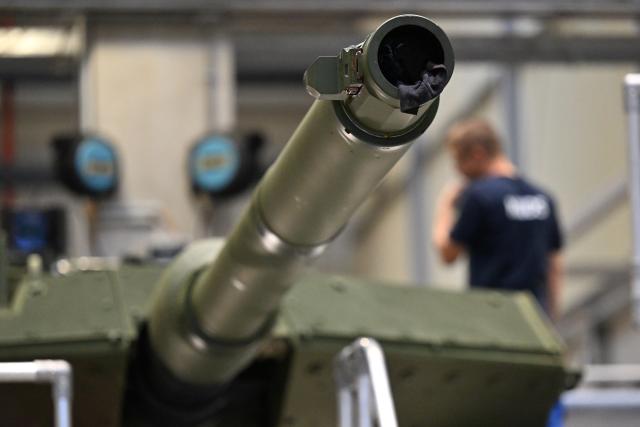 FILED - 01 August 2025, Hesse, Kassel: An employee works on a Leopard 2 main battle tank at the KNDS Unterstadt plant in Kassel. The German military, the Bundeswehr, is set to receive its first new-generation main battle tank, with defence manufacturer KNDS due to unveil the newly developed Leopard 2 A8 in Munich on Wednesday. Photo: Swen Pförtner/dpa