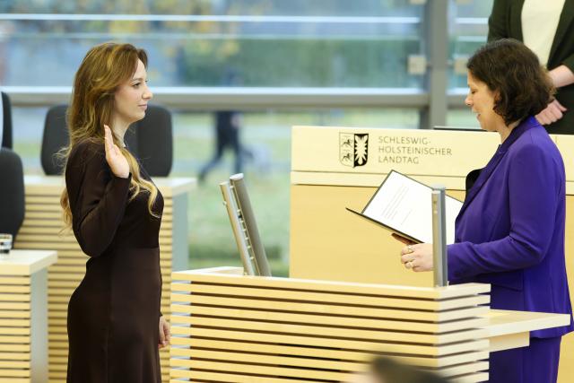 19 November 2025, Schleswig-Holstein, Kiel: Schleswig-Holstein's Minister of the Interior Magdalena Finke (L) stands in front of the President of the State Parliament Kristina Herbst during her swearing-in ceremony. Photo: Frank Molter/dpa
