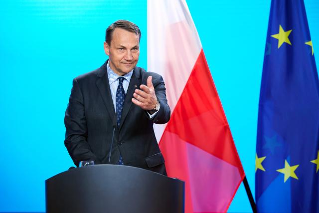 FILED - 04 June 2025, Berlin: Polish Foreign Minister Radoslaw Sikorski speaks during a press statement at the German Federal Foreign Office. Photo: Jörg Carstensen/dpa