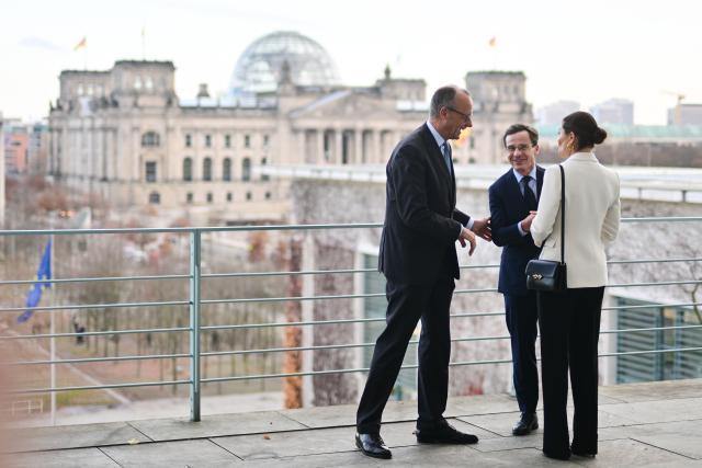 19 November 2025, Berlin: German Chancellor Friedrich Merz (L) talks to Swedish Prime Minister Ulf Kristersson (C) and Crown Princess Victoria of Sweden on the balcony of the Federal Chancellery. Photo: Sebastian Christoph Gollnow/dpa