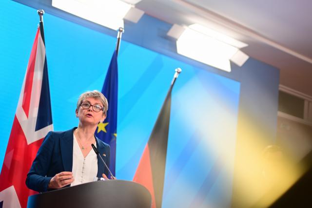 19 November 2025, Berlin: Yvette Cooper, Foreign Secretary of the United Kingdom, speaks during a joint press conference with German Foreign Minister Johann Wadephul at the Federal Foreign Office. Photo: Sebastian Christoph Gollnow/dpa