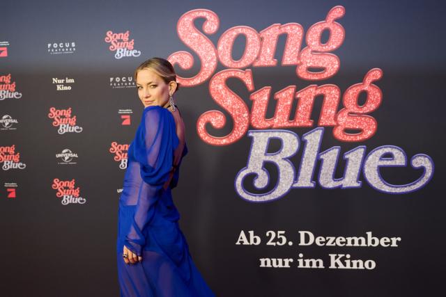 19 November 2025, Berlin: US actress Kate Hudson arrives to attend the European premiere of the film "Song Sung Blue" at the Zoo Palast. Photo: Annette Riedl/dpa