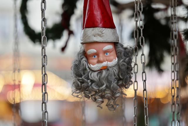 20 November 2025, Saxony-Anhalt, Magdeburg: Christmas decorations hang on a chain carousel at the Magdeburg Christmas Market 2025. Due to safety concerns, it was unclear for a long time whether the market would be allowed to open this year. Photo: Matthias Bein/dpa