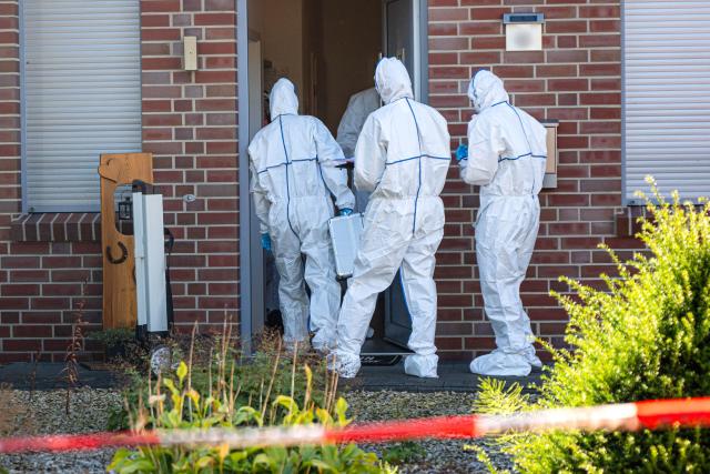 FILED - 24 September 2025, Lower Saxony, Gyhum: Emergency services secure evidence at the crime scene after a 34-year-old man allegedly killed his partner there. A major study on femicide in Germany has found that intimate partner violence is by far the most common form of gender-based killing of women and girls. Photo: Sina Schuldt/dpa