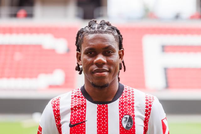 FILED - 30 July 2025, Baden-Württemberg, Freiburg: Freiburg's Cyriaque Irie poses for a picture in the Europa-Park stadium. Photo: Philipp von Ditfurth/dpa - IMPORTANT NOTE: In accordance with the regulations of the DFL German Football League and the DFB German Football Association, it is prohibited to utilize or have utilized photographs taken in the stadium and/or of the match in the form of sequential images and/or video-like photo series.