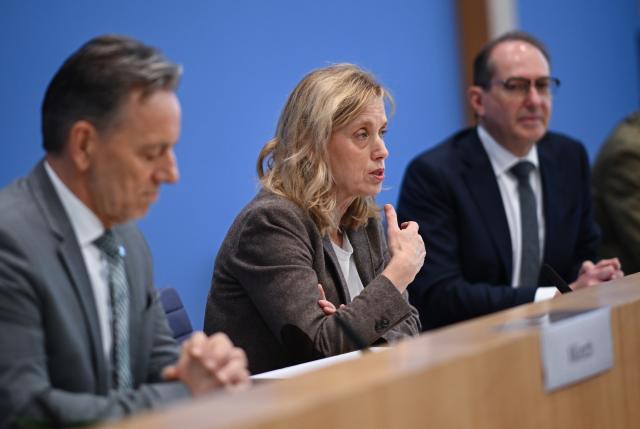21 November 2025, Berlin: Federal Criminal Police Office (BKA) President Holger Muench (L), Karin Prien, German Minister for Women and Alexander Dobrindt, German Minister of the Interior, attend the press conference "Domestic Violence 2024" on Gender-specific crimes against women 2024. Photo: Britta Pedersen/dpa