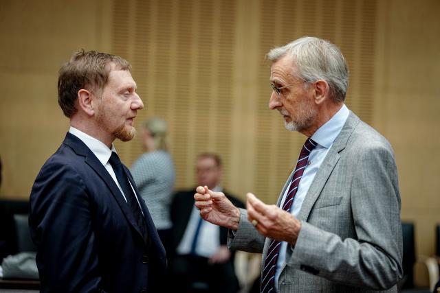 21 November 2025, Berlin: Michael Kretschmer (L), Minister President of Saxony, and Armin Schuster , Minister of the Interior of Saxony attend the German Council (Bundesrat) meeting in Berlin. Photo: Kay Nietfeld/dpa