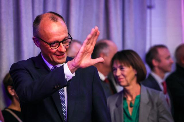 21 November 2025, North Rhine-Westphalia, Arnsberg: German Chancellor Friedrich Merz attends the annual reception of the IHK Arnsberg, the Chamber of Commerce Arnsberg, Hellweg-Sauerland. Photo: Christoph Reichwein/dpa