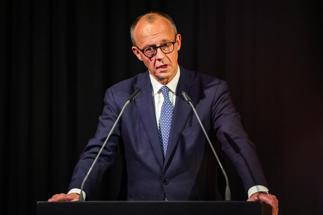 21 November 2025, North Rhine-Westphalia, Arnsberg: German Chancellor Friedrich Merz delivers a speech at the annual reception of the IHK Arnsberg, the Chamber of Commerce Arnsberg, Hellweg-Sauerland. Photo: Christoph Reichwein/dpa