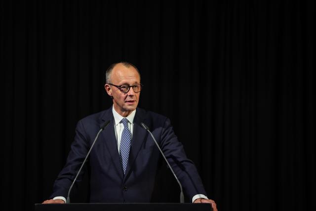 21 November 2025, North Rhine-Westphalia, Arnsberg: German Chancellor Friedrich Merz delivers a speech at the annual reception of the IHK Arnsberg, the Chamber of Commerce Arnsberg, Hellweg-Sauerland. Photo: Christoph Reichwein/dpa