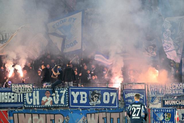 21 November 2025, Rhineland-Palatinate, Mainz: Hoffenheim fans have set off pyrotechnics in the stands during the German Bundesliga FSV Mainz 05 and TSG 1899 Hoffenheim at the Mewa Arena. Photo: Torsten Silz/dpa