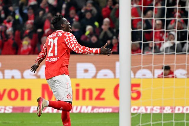21 November 2025, Rhineland-Palatinate, Mainz: Mainz' Danny da Costa celebrates scoring his side's first goal during the German Bundesliga FSV Mainz 05 and TSG 1899 Hoffenheim at the Mewa Arena. Photo: Torsten Silz/dpa