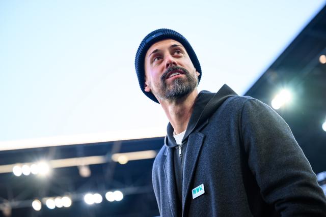 22 November 2025, Bavaria, Augsburg: Augsburg coach Sandro Wagner is pictured before the German Bundesliga soccer match between FC Augsburg and Hamburger SV at the WWK-Arena. Photo: Tom Weller/dpa - IMPORTANT NOTE: In accordance with the regulations of the DFL German Football League and the DFB German Football Association, it is prohibited to utilize or have utilized photographs taken in the stadium and/or of the match in the form of sequential images and/or video-like photo series.