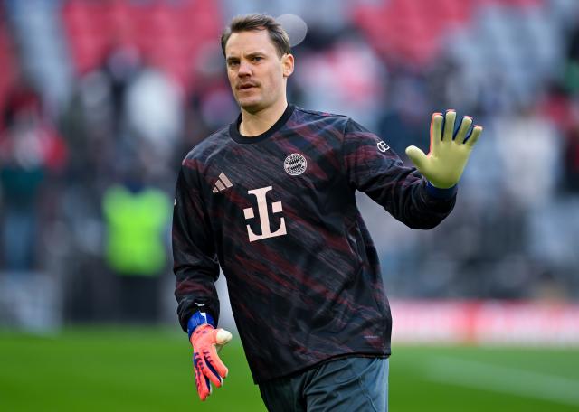 22 November 2025, Bavaria, Munich: Bayern Munich goalkeeper Manuel Neuer warms up before the German Bundesliga soccer match between Bayern Munich and SC Freiburg at the Allianz Arena. Photo: Sven Hoppe/dpa - IMPORTANT NOTICE: DFL and DFB regulations prohibit any use of photographs as image sequences and/or quasi-video.