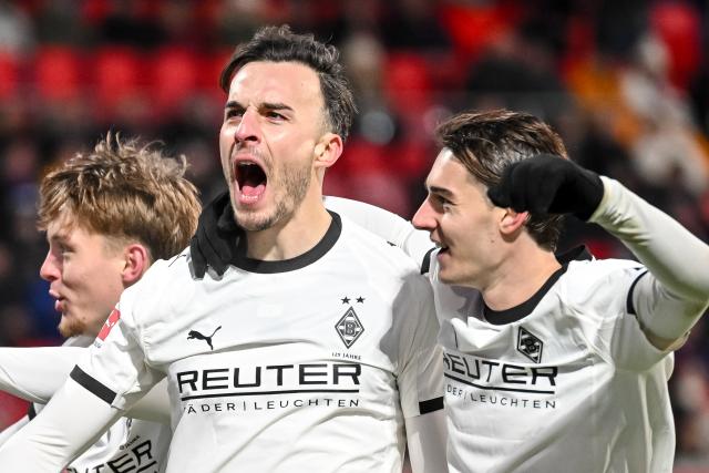 22 November 2025, Baden-Württemberg, Heidenheim: Moenchengladbach's Haris Tabakovic celebrates scoring his side's second goal during the German Bundesliga soccer match between FC Heidenheim and Borussia Moenchengladbach at the Voith-Arena. Photo: Harry Langer/dpa - IMPORTANT NOTICE: DFL and DFB regulations prohibit any use of photographs as image sequences and/or quasi-video.