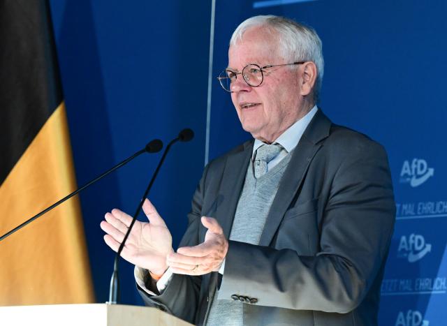 23 November 2025, Baden-Wuerttemberg, Hechingen: Emil Saenze, co-chairman of the AfD Baden-Wuerttemberg, speaks at the AfD state party conference. Photo: Bernd Weißbrod/dpa