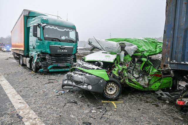 24 November 2025, Bavaria, Maxhütte-Haidhof: A completely destroyed vehicle stands in front of a truck after an accident on highway 93. At least three people died in the accident. Photo: Jason Tschepljakow/dpa - ATTENTION: A license plate on a car and a company logo on a truck have been pixelated for legal reasons