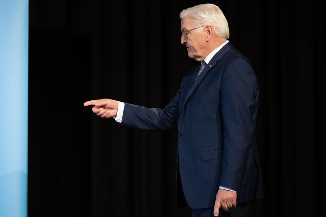 24 November 2025, Saxony, Hoyerswerda: German President Frank-Walter Steinmeier visits the Kulturfabrik Hoyerswerda for a stage talk. Steinmeier visits the Kulturfabrik Hoyerswerda e.V. association to acknowledge the importance of meeting places for social interaction. Photo: Sebastian Kahnert/dpa