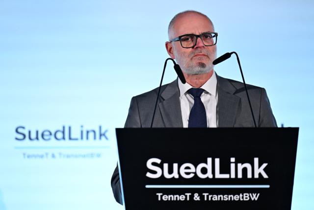24 November 2025, Thuringia, Wasungen: Chairman of the TransnetBW Supervisory Board Dirk Guesewell speaks at the start of construction for the Suedlink power line in Thuringia. Photo: Martin Schutt/dpa