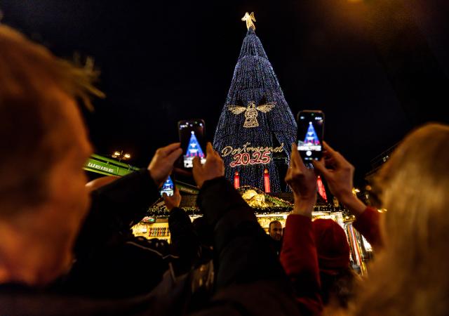 24 November 2025, North Rhine-Westphalia, Dortmund: The giant Christmas tree at the Dortmund Christmas market is lit up with 140,000 thousand LEDs. According to the organizers, the world's largest Christmas tree, which is made up of hundreds of spruce trees and thus reaches a height of 45 meters, will be illuminated with more lights than ever this year. Photo: Dieter Menne/dpa