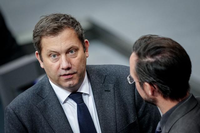 25 November 2025, Berlin: Lars Klingbeil (L), German Minister of Finance, Vice-Chancellor and SPD Federal Chairman, takes part in the Bundestag session kicking off the budget week. Photo: Kay Nietfeld/dpa