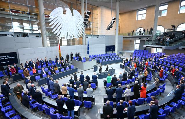 25 November 2025, Berlin: Members of parliament stand at the start of the 42nd plenary session of the 21st legislative period in the German Bundestag. Photo: Elisa Schu/dpa