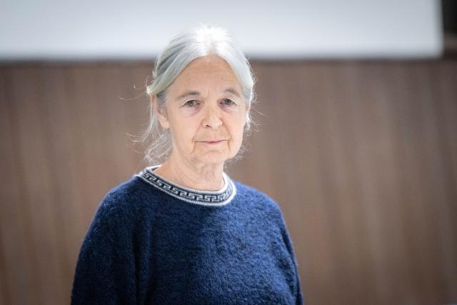 25 November 2025, Lower Saxony, Verden: Defendant Daniela Klette stands in the provisional courtroom of the Verden district court in Verden-Eitze. The former RAF terrorist has been on trial since the end of March for a series of attacks on supermarkets and cash-in-transit vehicles between 1999 and 2016. Photo: Sina Schuldt/dpa