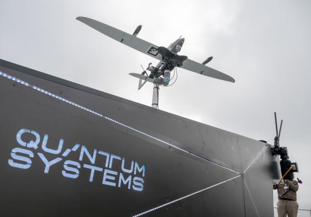 FILED - 10 October 2025, Bavaria, Gilching: The controllable autonomous reconnaissance drone "Vector AI" soars into the sky at Quantum-Systems facilities. Photo: Peter Kneffel/dpa