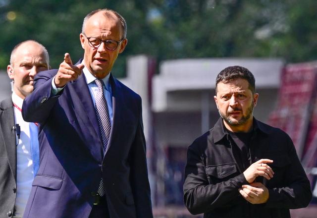 FILED - 13 August 2025, Berlin: Ukrainian President Volodymyr Zelensky (R) welcomed by German Chancellor Friedrich Merz in the garden of the Federal Chancellery. Photo: John Macdougall/AFP Pool/dpa