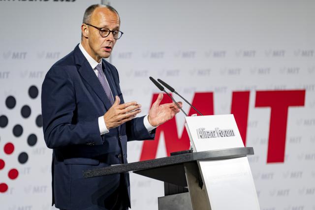 25 November 2025, Berlin: Germany's Chancellor Friedrich Merz speaks at the award ceremony for the German SME Award 2025 of the Mittelstands- und Wirtschaftsunion (MIT). Photo: Fabian Sommer/dpa