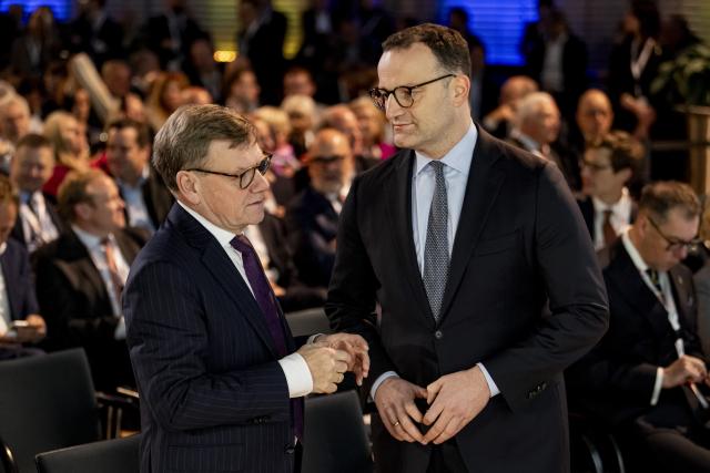25 November 2025, Berlin: Johann Wadephul (L), Germany's Foreign Minister, and Jens Spahn, CDU/CSU parliamentary group chairman, attend the 2025 German SME Award ceremony of the Mittelstands- und Wirtschaftsunion (MIT). Photo: Fabian Sommer/dpa