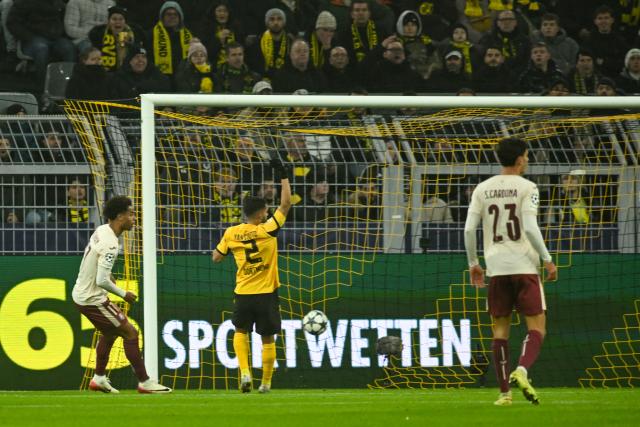 25 November 2025, North Rhine-Westphalia, Dortmund: Villarreal's Tajon Buchanan (L) scores an offside goal during the UEFA Champions League soccer match between Borussia Dortmund and FC Villarreal at Signal Iduna Park. Photo: Bernd Thissen/dpa