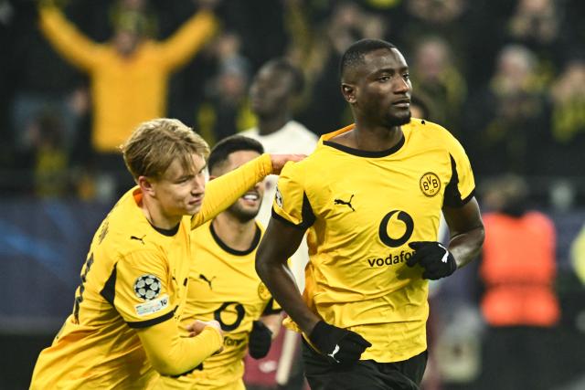 25 November 2025, North Rhine-Westphalia, Dortmund: Borussia Dortmund's Serhou Guirassy and Daniel Svensson (l) celebrate after scoring their side's second goal of the game during the UEFA Champions League soccer match between Borussia Dortmund and FC Villarreal at Signal Iduna Park. Photo: Bernd Thissen/dpa