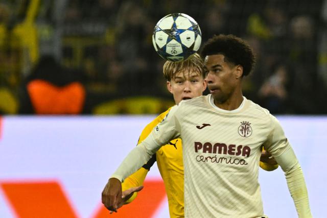 25 November 2025, North Rhine-Westphalia, Dortmund: Villarreal's Tajon Buchanan and Borussia Dortmund's Daniel Svensson (L) battle for the ball during the UEFA Champions League soccer match between Borussia Dortmund and FC Villarreal at Signal Iduna Park. Photo: Bernd Thissen/dpa