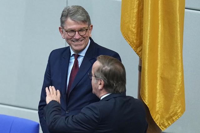 26 November 2025, Berlin: Wolfgang Weimer (L), Minister of State for Culture and the Media, and Boris Pistorius, Minister of Defense, speak before the general debate in the Bundestag. The debates on the budget of the Chancellor's Office are traditionally used as a general debate on the policies of the Federal Government. Photo: Michael Kappeler/dpa