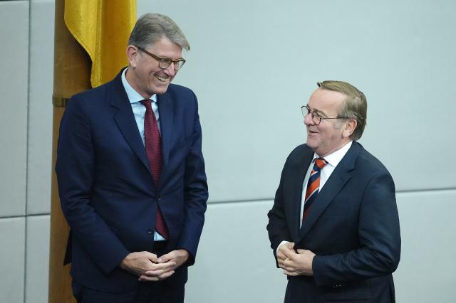 26 November 2025, Berlin: Wolfgang Weimer (L), Minister of State for Culture and the Media, and Boris Pistorius, Minister of Defense, speak before the general debate in the Bundestag. The debates on the budget of the Chancellor's Office are traditionally used as a general debate on the policies of the Federal Government. Photo: Michael Kappeler/dpa