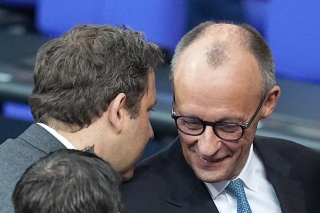 26 November 2025, Berlin: Lars Klingbeil (l), German Minister of Finance, Vice-Chancellor and SPD Federal Chairman, speaks to Friedrich Merz  German Chancellor, before the general debate in the Bundestag. The debates on the budget of the Chancellor's Office are traditionally used as a general debate on the policies of the Federal Government. Photo: Michael Kappeler/dpa