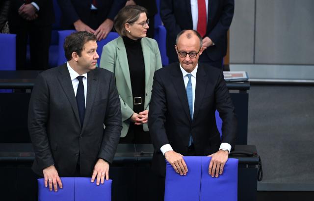 26 November 2025, Berlin: Lars Klingbeil (L), German Minister of Finance, and German Chancellor Friedrich Merz, before the general debate in the Bundestag on the budget. The debates on the budget of the Chancellery are traditionally used for a general discussion on the policies of the Federal Government. Photo: Elise Schu/dpa