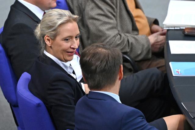 26 November 2025, Berlin: Alice Weidel, federal leader and parliamentary group leader of the AfD, speaks with party colleagues during the general debate on the budget in the Bundestag. The debates on the budget of the Chancellor's Office are traditionally used as a general debate on the policies of the Federal Government. Photo: Elise Schu/dpa